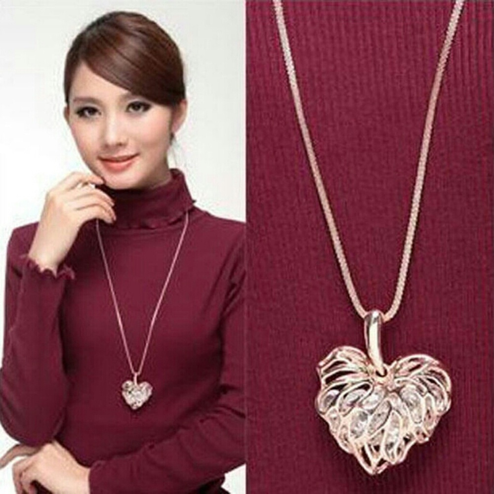 Gold hollow heart necklace - Picture 2 of 3