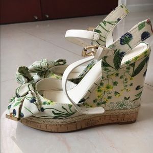 Floral bow wedges