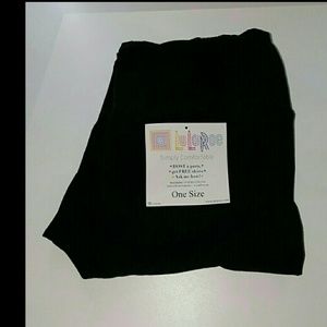 Lularoe solid black legging & green leggings 2 pk