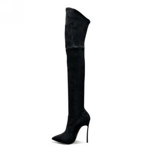 💥SOLD💥Black knee high boots