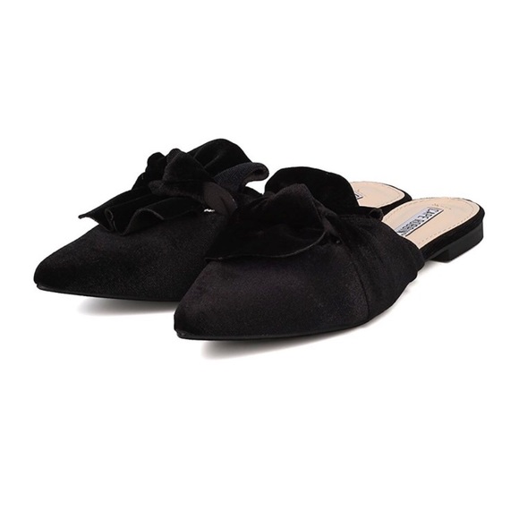 RESTOCKING Next Week✨ Fiona Black Pointy Toe Mules - Picture 2 of 8