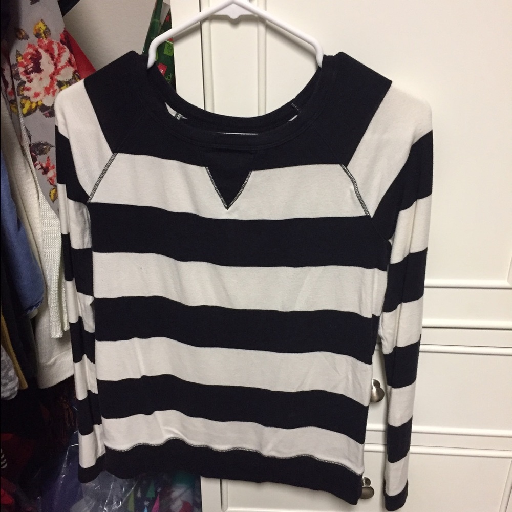 Medium long sleeve sweater