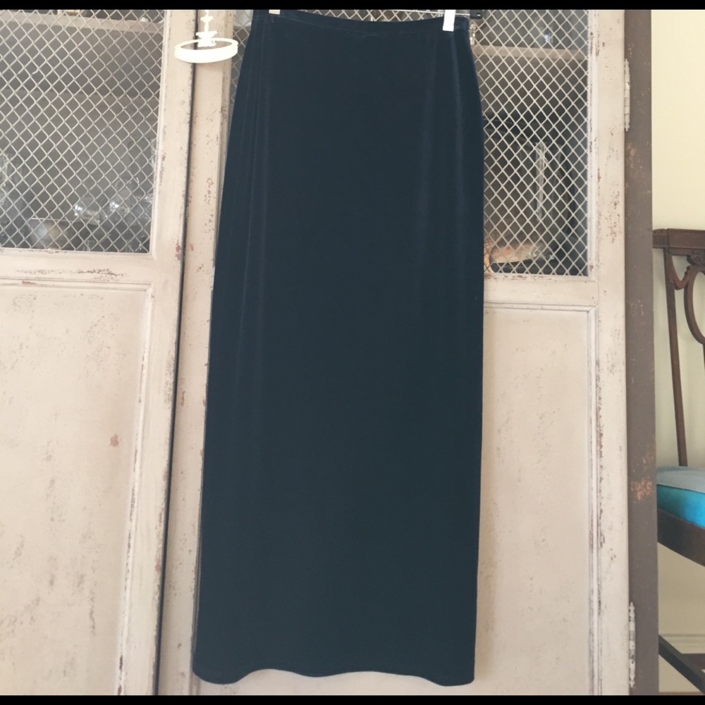 🔥SALE🔥Velvet maxi skirt by Laundry! Stunner
