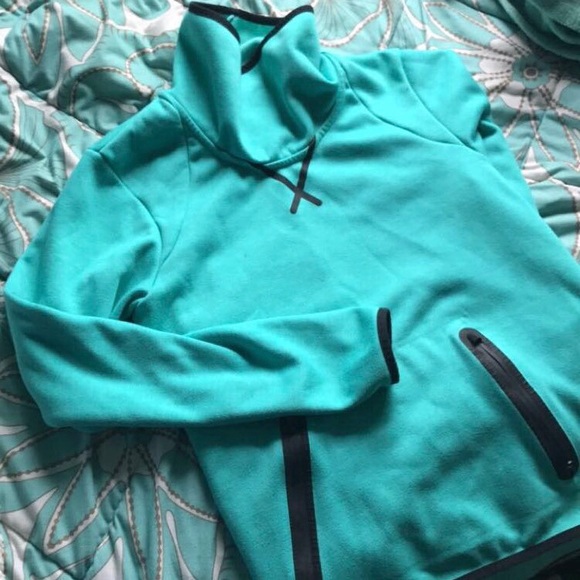 Victory Fleece Pullover - Picture 2 of 3