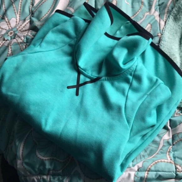 Victory Fleece Pullover - Picture 3 of 3