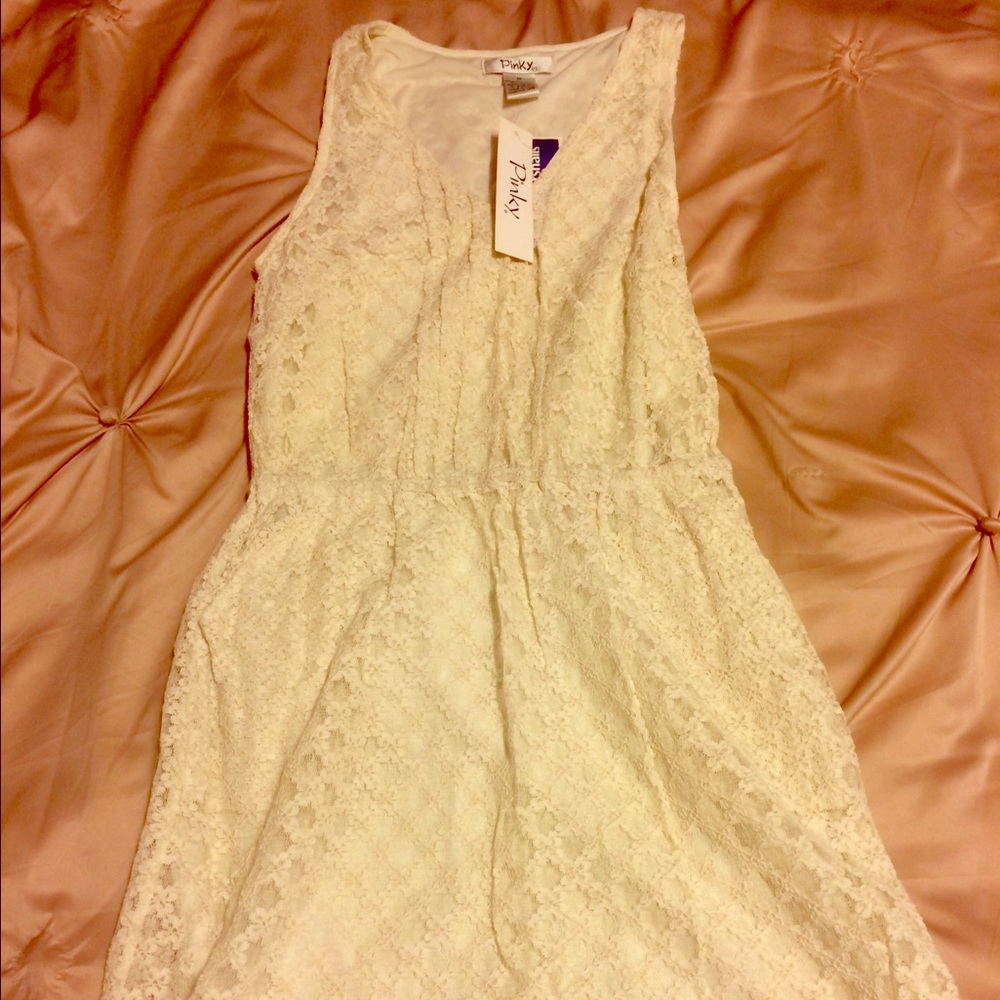 Sleeveless lace dress