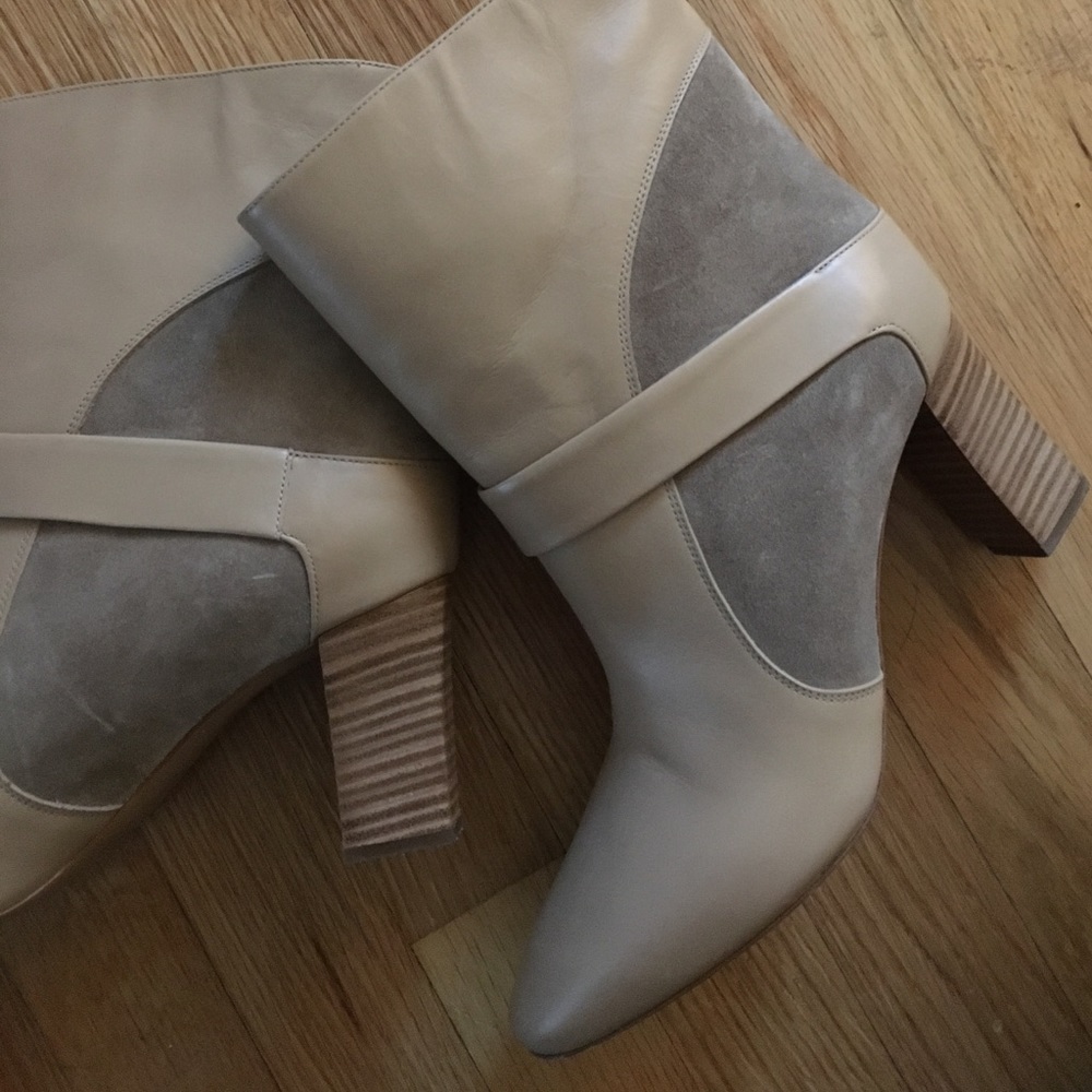 Like new tan Chloe ankle booties - Picture 4 of 4