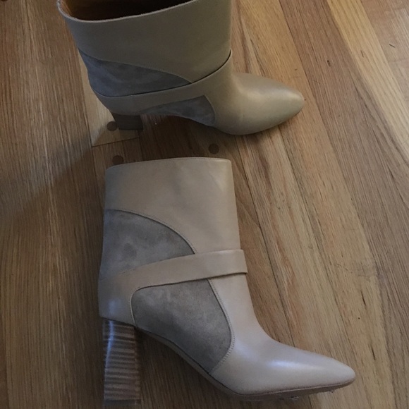 Like new tan Chloe ankle booties - Picture 2 of 4