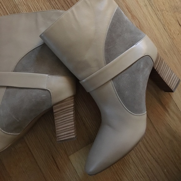 Like new tan Chloe ankle booties - Picture 4 of 4