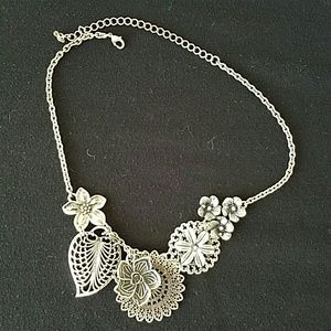 Premier Designs Flower Necklace