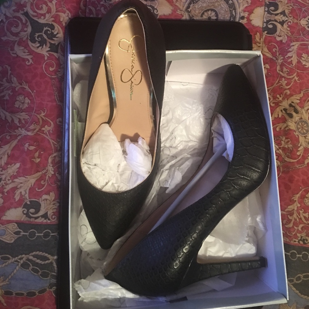 Snakeskin blk JS pumps. Only worn twice.