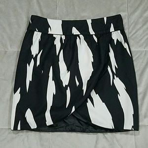 Beautiful black/white skirt