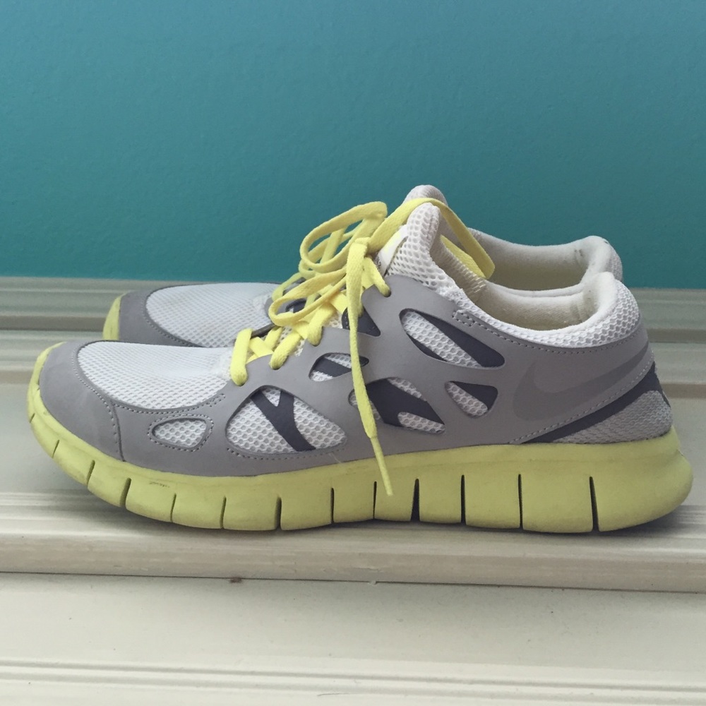 🌙LAST CHANCE🌙Gray and Yellow Nike Free Runs