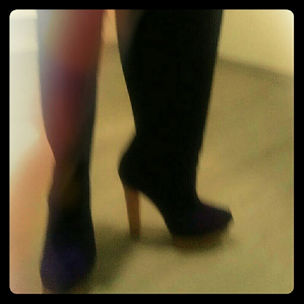 Massimo dogana purple suede boots imported