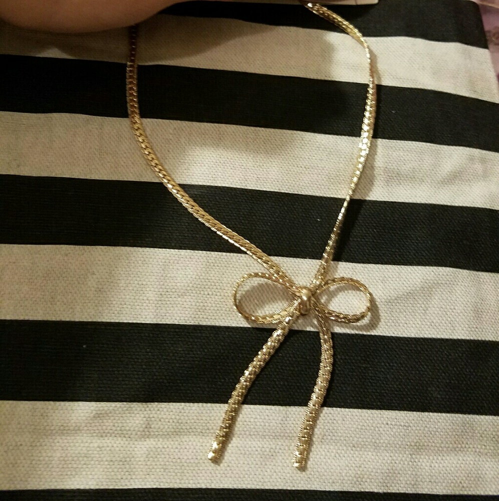 Ribbon necklace