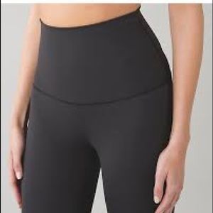 EUC 7/8 length High Waisted Luxtreme Wunder Unders