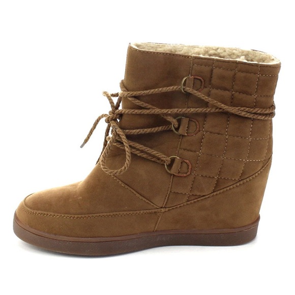 Lace Up Hidden Wedge Quilted Ankle Boots - Picture 2 of 4