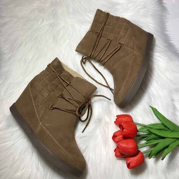 Lace Up Hidden Wedge Quilted Ankle Boots - Picture 4 of 4