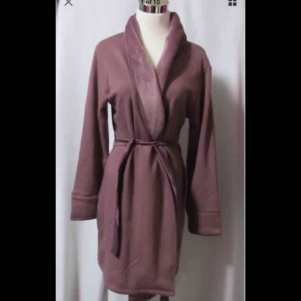 New Tahari bath robe size L
