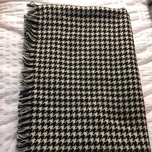 Checkered creme and black blanket scarf