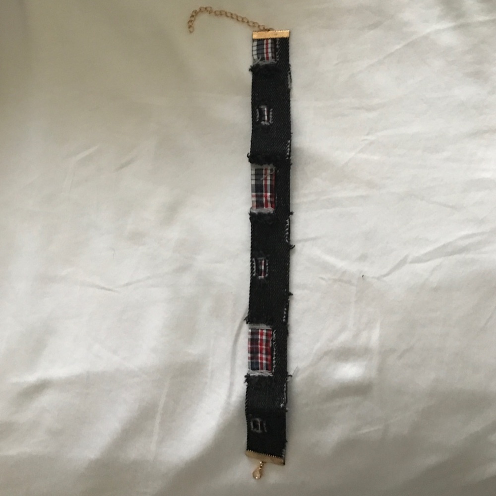 Choker - Picture 2 of 3