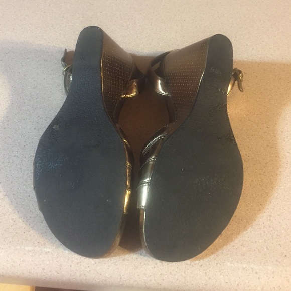 Shoes - Picture 3 of 4