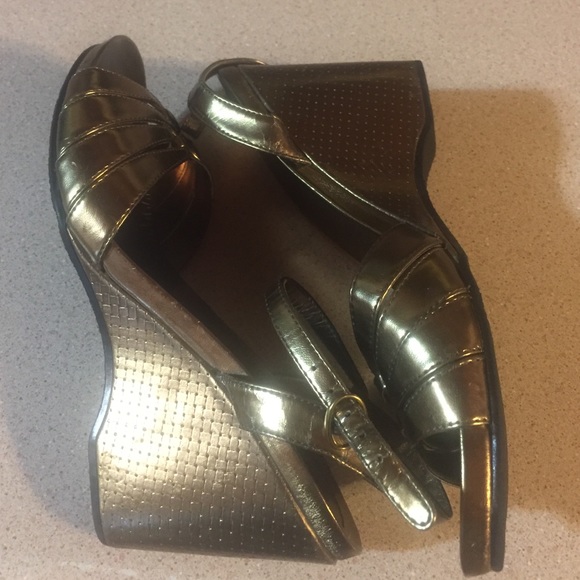Shoes - Picture 4 of 4