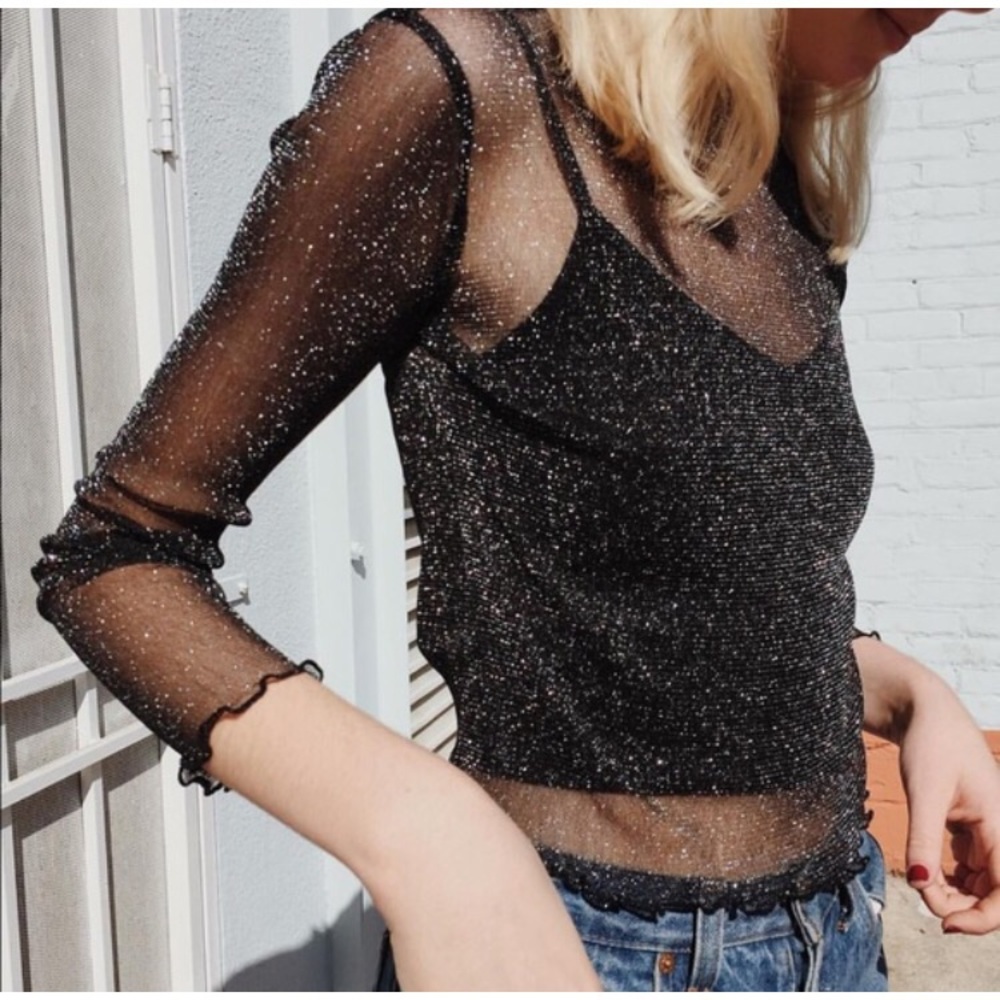 🚫SOLD🚫❄️Sparkly Sheer Top with Ruffle Details