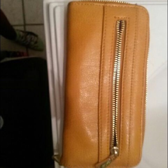 Clutch - Picture 1 of 4