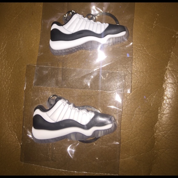Rare Jordan Shoe Keychains‼️ Comment for questions - Picture 2 of 4