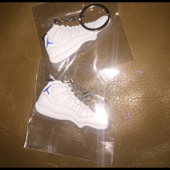 Rare Jordan Shoe Keychains‼️ Comment for questions - Picture 3 of 4