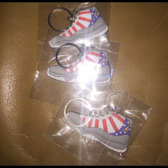 Rare Jordan Shoe Keychains‼️ Comment for questions - Picture 4 of 4