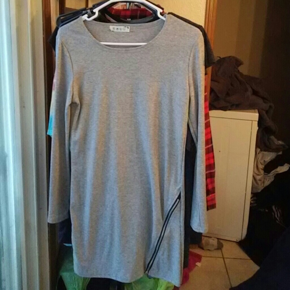 Long sleeve gray shirt