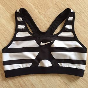 NIKE BRA SIZE MEDIUM