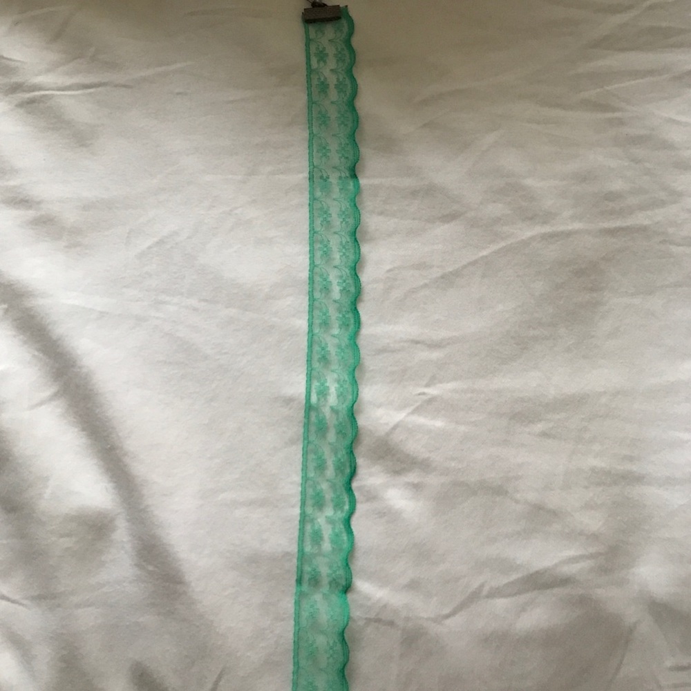 Choker - Picture 2 of 3