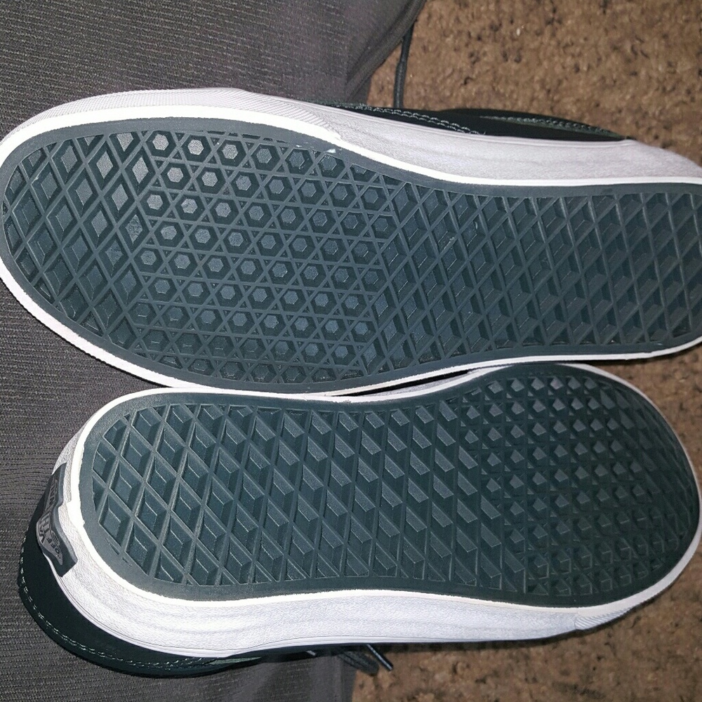 Vans! NWOT Leather side-zip in rich hunter green - Picture 2 of 4