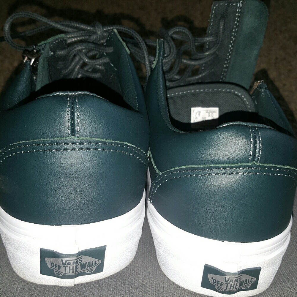 Vans! NWOT Leather side-zip in rich hunter green - Picture 3 of 4