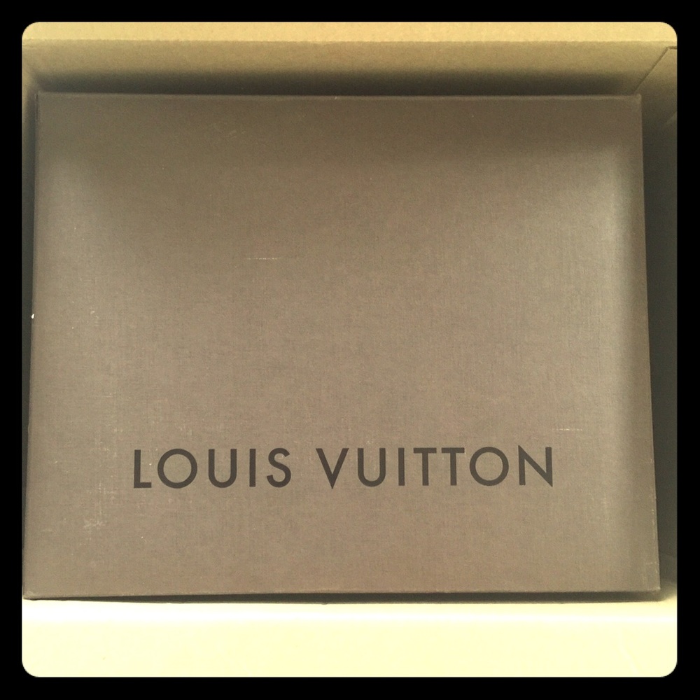 ON HOLD . LV storage box