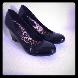 Black Wedges