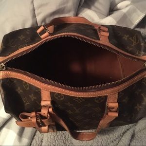 Authentic Louis Vuitton Sac Souple 35