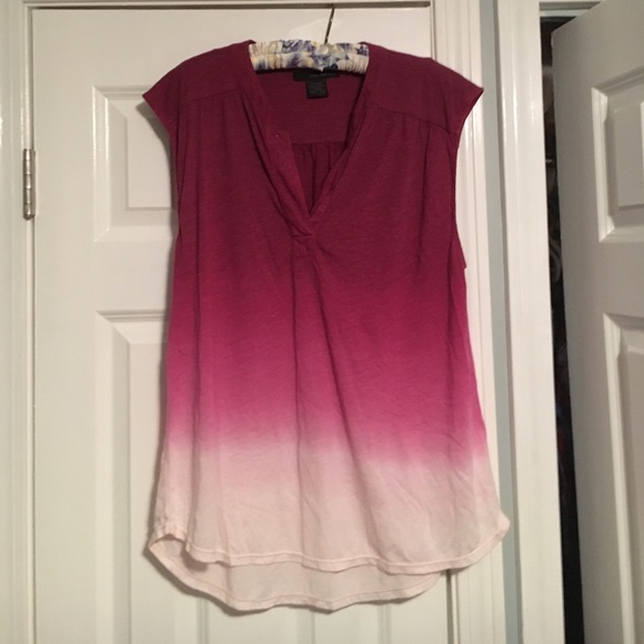 Calvin Klein Jeans brand, pink ombré v-neck - Picture 2 of 2