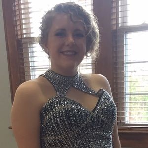 Meet your Posher, Elyse