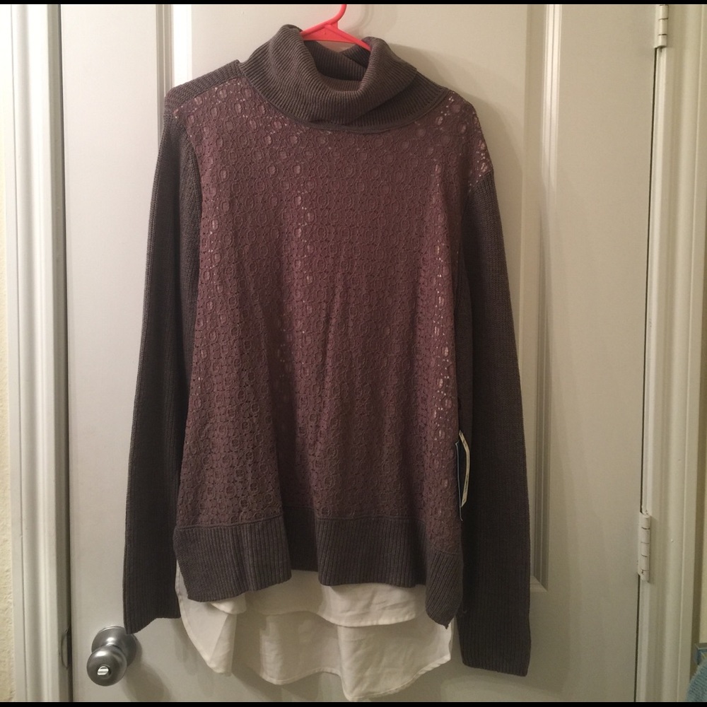 Turtleneck layered sweater