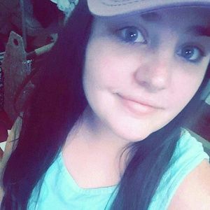 Meet your Posher, Caitlin