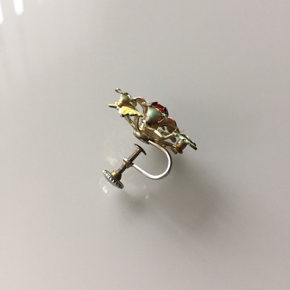 Vintage Floral Screw Back Earrings - Picture 3 of 4