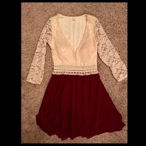 A'GACI brand- NWOT Maroon with cream lace dress 👗