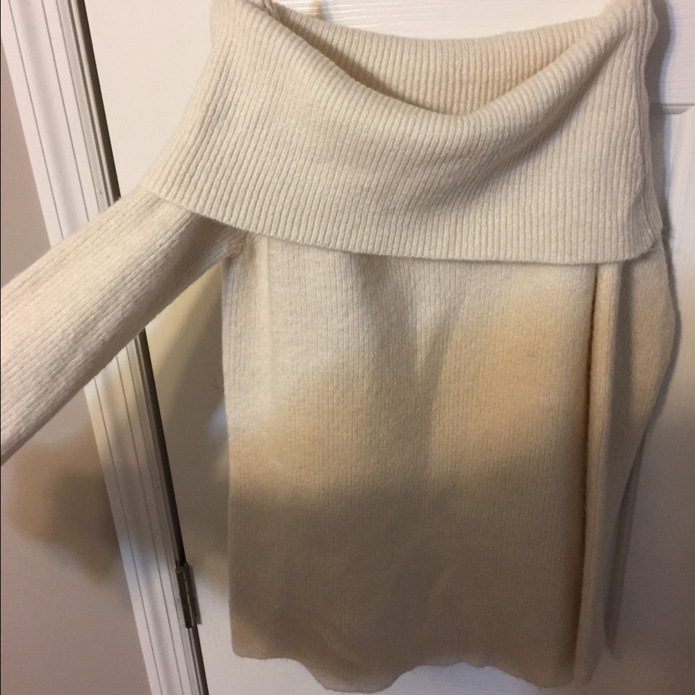Forever 21 - Off the shoulder sweater - Size Small