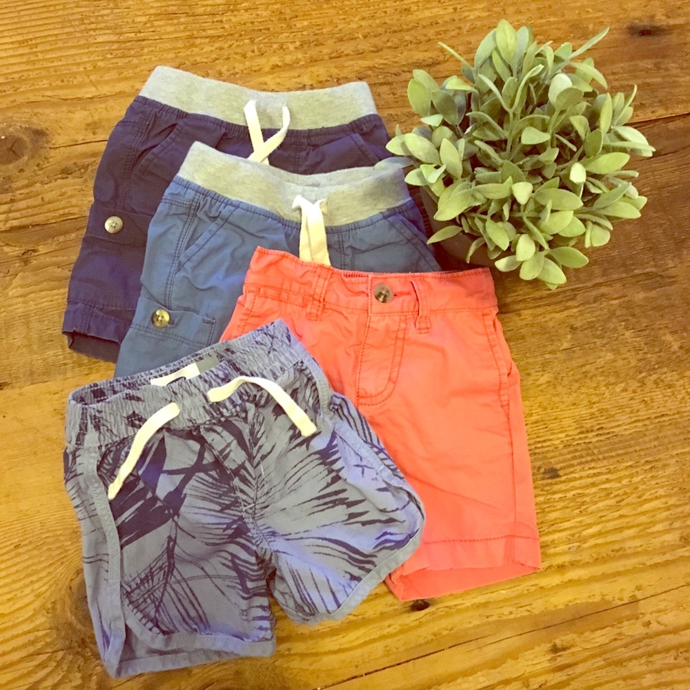 Toddler Old Navy Lot of shorts.  12-18m
