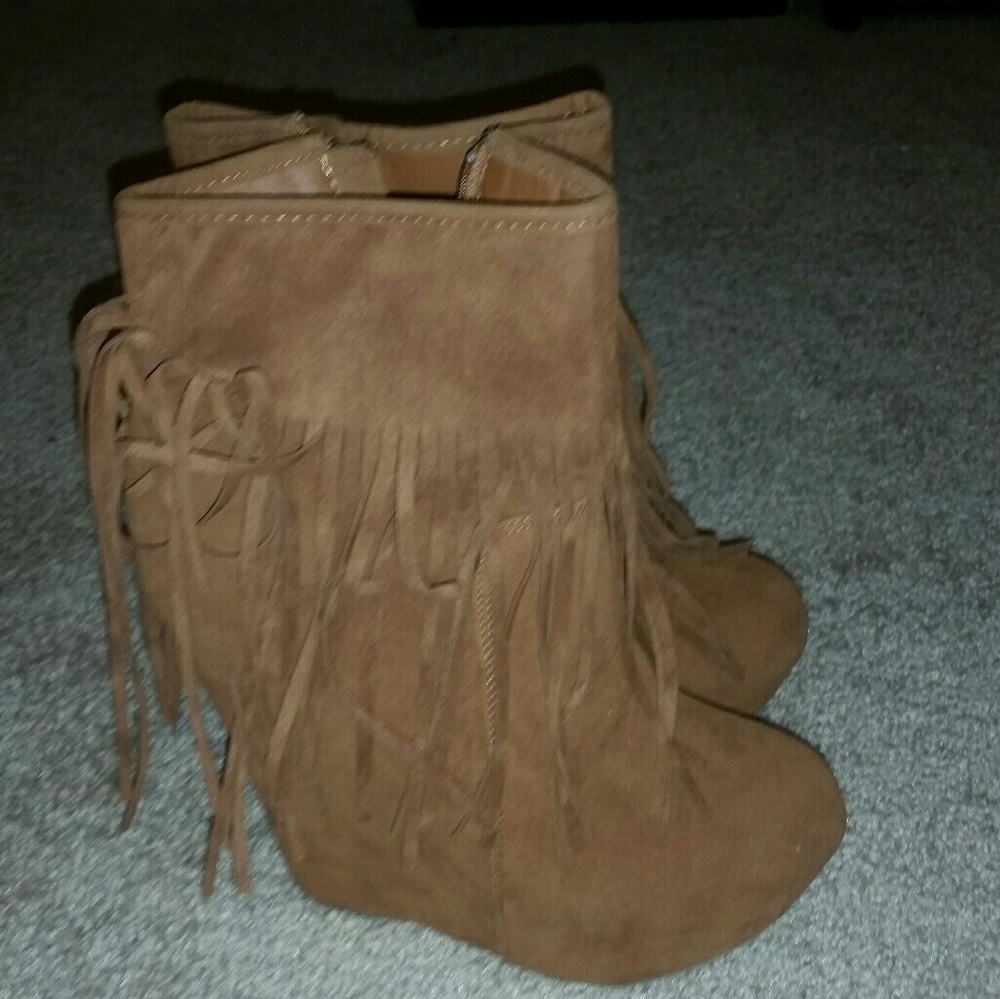 Fringe wedge boots