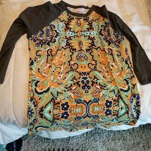 LuLaRoe small Randy tee